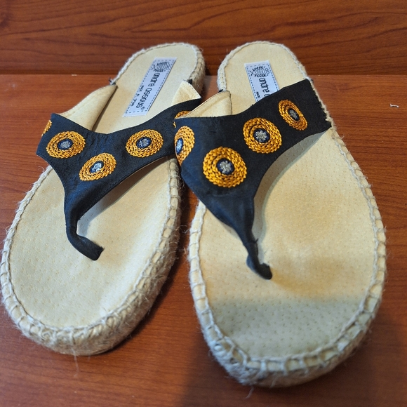 NWOT Andre Assous Leather and Jute Cloth Thong Sandals - Picture 2 of 4